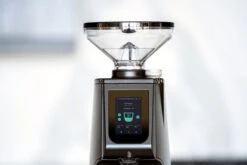LUCCA Atom 75 Espresso Grinder -Daily Lens World new LUCCA Atom V2 with TrueGrind Flat Burr Grinder Black 03
