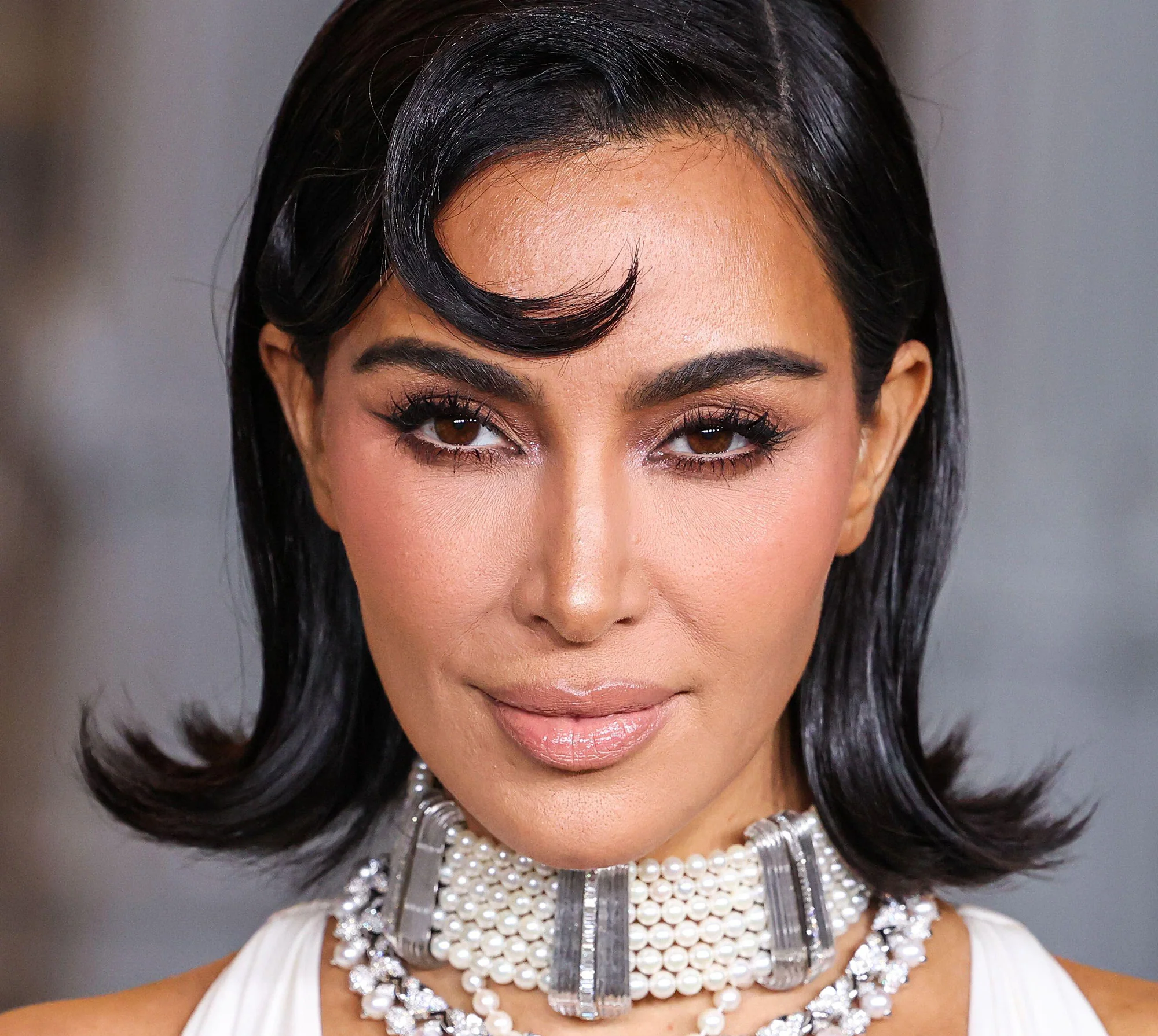 Swati Cosmetics Store -Daily Lens World coloured lenses blog celebrity