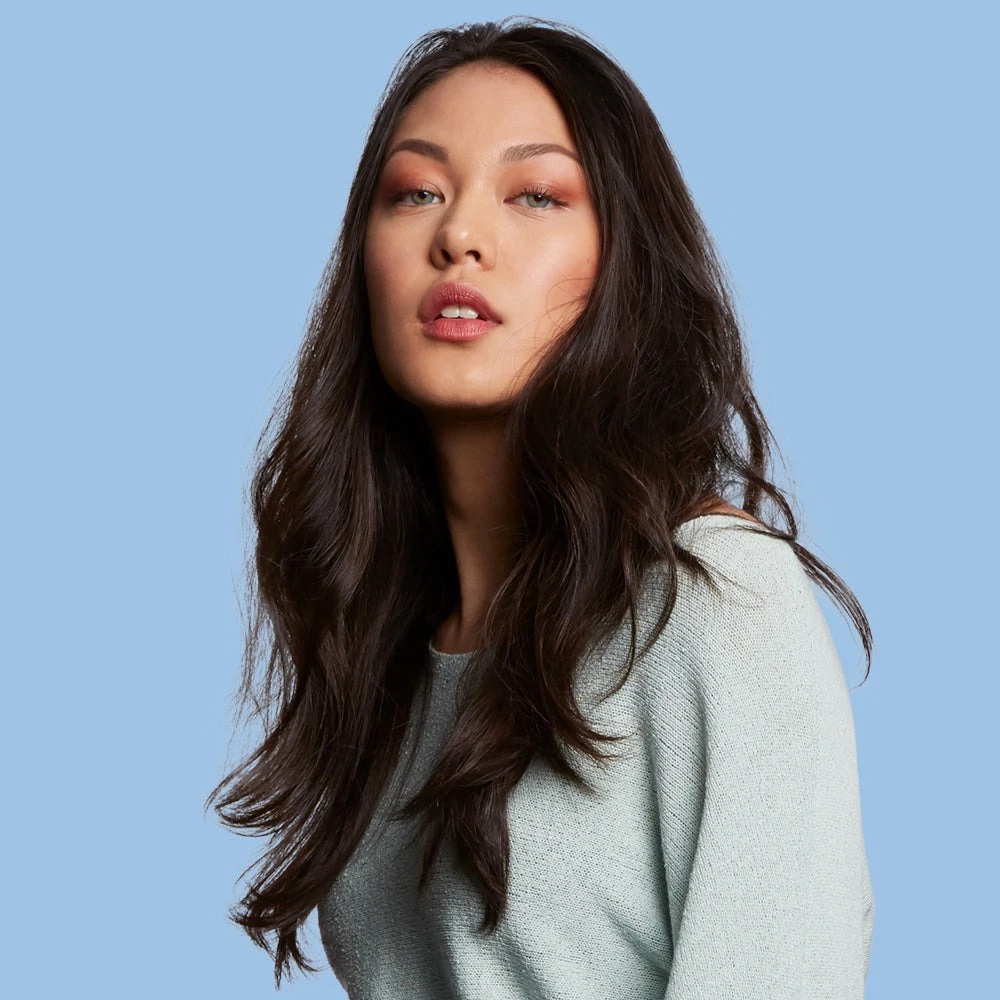 Swati Cosmetics Store -Daily Lens World sapphire lenses model lifestyle